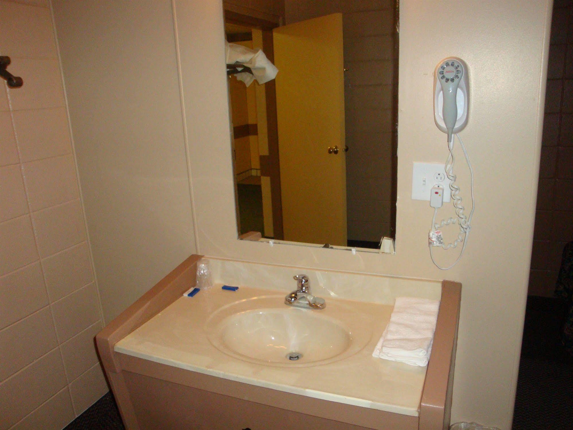 Economy Inn Green Bay Zewnętrze zdjęcie